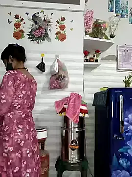 Brilliant-Kiss – webcam model profile photo Image 2