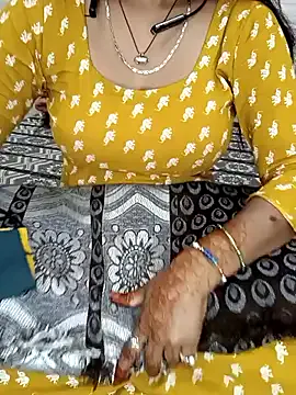 Brilliant-Kiss – webcam model profile photo Image 7