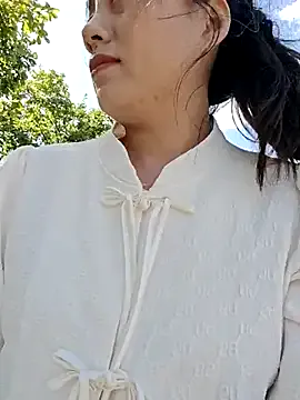 AbrilSilva – webcam model profile photo Image 4