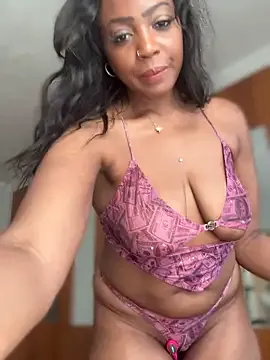 RubyCrox – webcam model profile photo Image 16