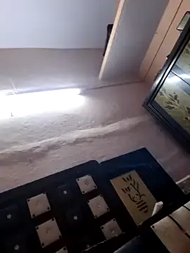 AmyBelmontt – webcam model profile photo Image 2