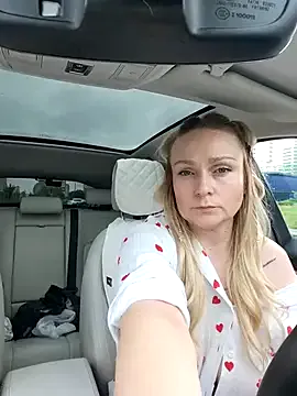 VivianWilson – webcam model profile photo Image 3