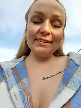 VivianWilson – webcam model profile photo Image 4