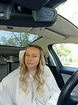 VivianWilson – webcam model profile photo Image 6