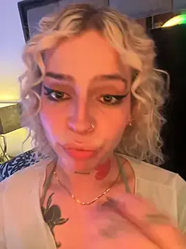 XxAlliGirlNextDoor – webcam model profile photo Image 16