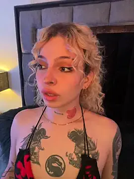 XxAlliGirlNextDoor – webcam model profile photo Image 3