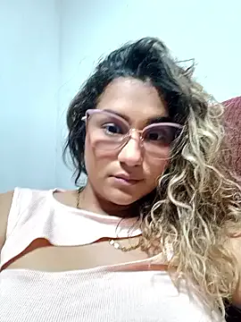 CassieGil – webcam model profile photo Image 2