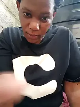 CassieGil – webcam model profile photo Image 3