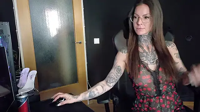 Chloe_Sins – webcam model profile photo Image 4