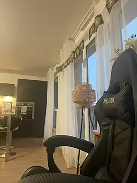 Alikams – webcam model profile photo Image 4