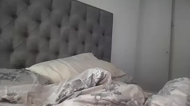 LyraCarvajal – webcam model profile photo Image 2