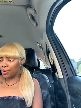 AmyBelmontt – webcam model profile photo Image 10