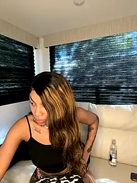 AmyBelmontt – webcam model profile photo Image 15