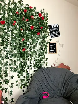 AmyBelmontt – webcam model profile photo Image 3