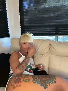 AmyBelmontt – webcam model profile photo Image 8