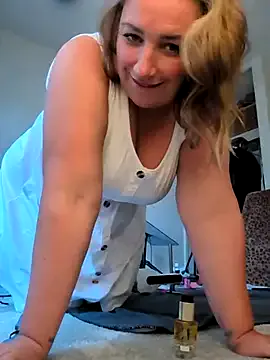 AmyBelmontt – webcam model profile photo Image 15