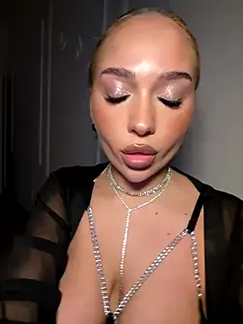 Noya – webcam model profile photo Image 15