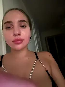 Noya – webcam model profile photo Image 2