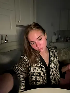 Noya – webcam model profile photo Image 5