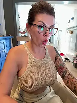 LyraCarvajal – webcam model profile photo Image 2