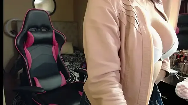 LyraCarvajal – webcam model profile photo Image 12