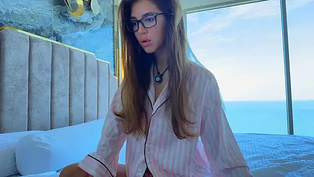 LunaKrismas – webcam model profile photo Image 11