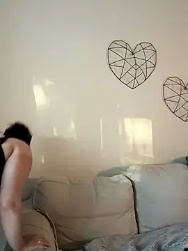 EmmaEboney – webcam model profile photo Image 7