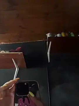 LauraCaruso – webcam model profile photo Image 2