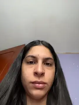 LauraCaruso – webcam model profile photo Image 6