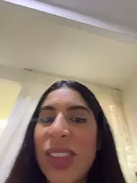 LauraCaruso – webcam model profile photo Image 7