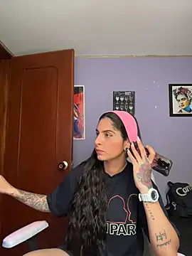 LauraCaruso – webcam model profile photo Image 9