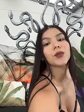 MileySummer – webcam model profile photo Image 5