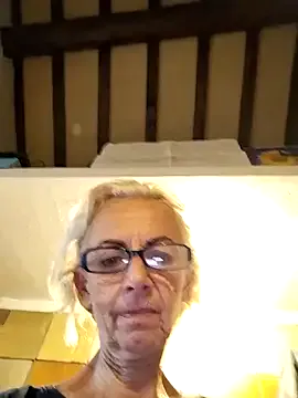 CassieGil – webcam model profile photo Image 12