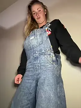 GianaBravo – webcam model profile photo Image 6