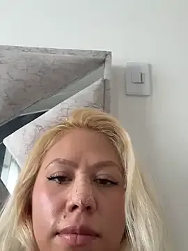 LaraMiller – webcam model profile photo Image 14