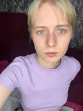 EllyJames – webcam model profile photo Image 6