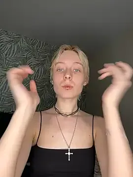 EllyJames – webcam model profile photo Image 8