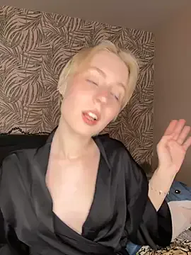 EllyJames – webcam model profile photo Image 9