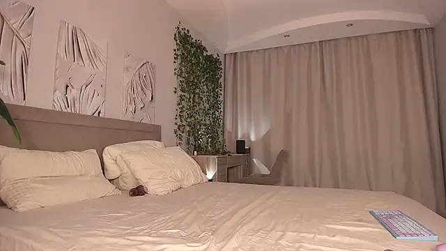 MartinaWolf – webcam model profile photo Image 13