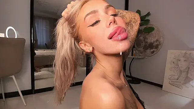 MartinaWolf – webcam model profile photo Image 7