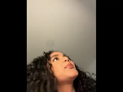 SophieBlaake – webcam model profile photo Image 17