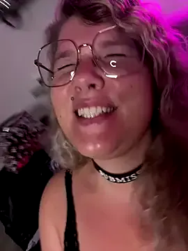 MrsKitten – webcam model profile photo Image 4