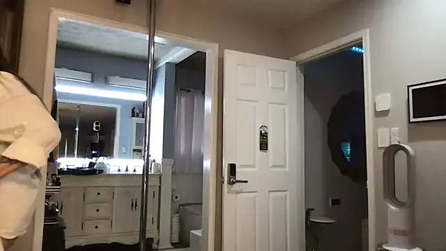 KataSalazar – webcam model profile photo Image 3