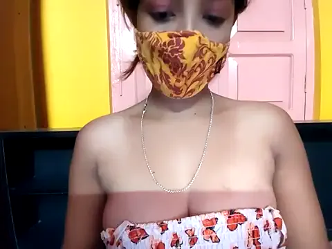 AmyBelmontt – webcam model profile photo Image 12