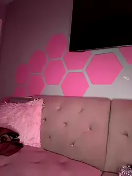 Nura_n_Sarah – webcam model profile photo Image 3