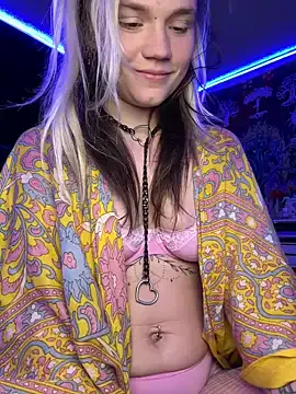 Nura_n_Sarah – webcam model profile photo Image 4