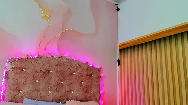 queen_sophie_m – webcam model profile photo Image 7