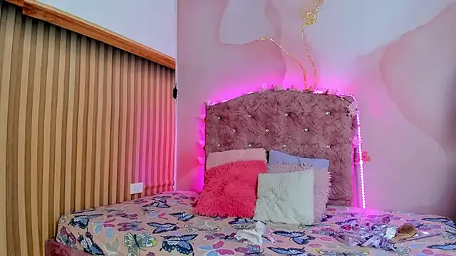 queen_sophie_m – webcam model profile photo Image 8