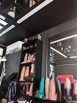 _Abril-Office1 – webcam model profile photo Image 18