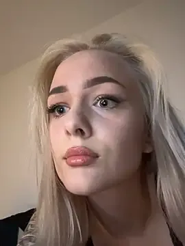 Maxinekinky – webcam model profile photo Image 5